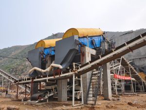 Digging sand in the river there is hidden, select the machine sand bring development