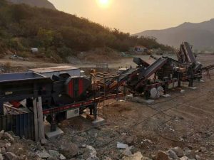 How can basalt be efficiently transformed into fine sand through four-stage crushing process?