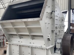 Causes and solutions for large discharge of impact crushers