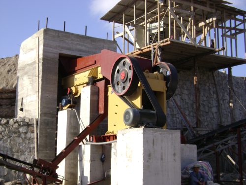 PE1500×1800 Jaw Crusher with 320MPa Crushing Capacity for Coarse Crushing of Ore, Suitable for Multiple Industries