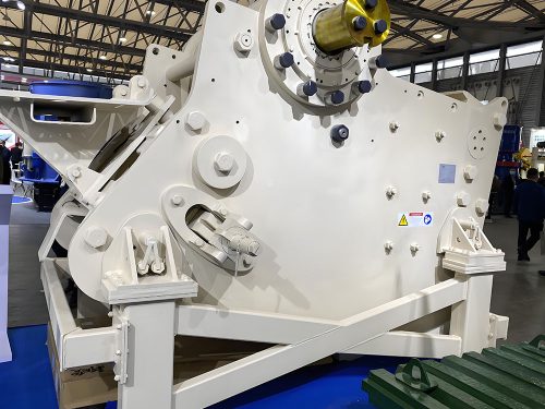 Which types of rock are suitable for producing manufactured sand? How should a manufactured sand production line be configured?